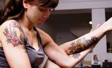Assembl&eacute;ia do Paran&aacute; aprova proibi&ccedil;&atilde;o de tatuagens em menores de 18 anos