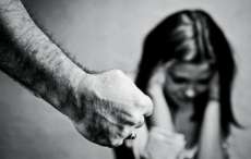 Senado aprova PEC que garante ajuda a mulheres v&iacute;timas de viol&ecirc;ncia dom&eacute;stica