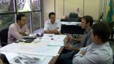 Com o prefeito de Cand&oacute;i, deputado Bernardo Carli leva demandas do munic&iacute;pio ao secret&aacute;rio do Desenvolvimento Urbano