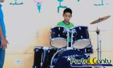 Guarania&ccedil;u - Menino de 9 anos da show na bateria