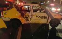 Dupla é presa com carro roubado; viaturas batem durante perseguição