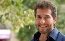 Cantor Daniel passa por cirurgia de emerg&ecirc;ncia