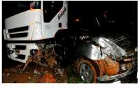 Laranjeiras - Colisão frontal entre carreta e carro de Três Barras é registrada na BR-277