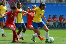 Fim da sele&ccedil;&atilde;o permanente de futebol feminino divide opini&otilde;es