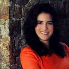 Amor &agrave; vida - M&atilde;e de Paloma tem medo de C&eacute;sar. Saiba tudo sobre o passado dela