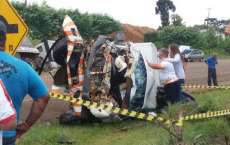 Pinh&atilde;o - Ve&iacute;culo da Copel e caminh&atilde;o se envolvem em acidente na PR 170
