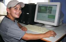 Laranjeiras - Colégio do Rio do Tigre recebe doação de 15 computadores do Sicredi