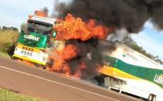 Caminh&atilde;o da F&oacute;rmula Truck pega fogo