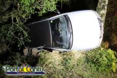 Guarania&ccedil;u - Ve&iacute;culo com 5 jovens sa&iacute; de pista na madrugada de domingo - Veja cobertura completa