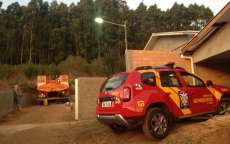 Nova Laranjeiras &ndash; Her&oacute;is do bombeiros passam mais de 10 horas controlando inc&ecirc;ndio na madrugada