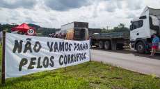 Cresce n&uacute;mero de protestos dos caminhoneiros pelo interior do Paran&aacute;