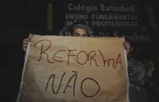 Segundo movimento Ocupa Paran&aacute;, j&aacute; chegam &agrave; 460 escolas e 6 universidades ocupadas no Estado