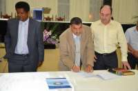 Pinh&atilde;o - Prefeito Dirceu de Oliveira concede terreno a Associa&ccedil;&atilde;o Beneficiente