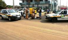 Pinh&atilde;o - Motoqueiro atropela pedestre e sai no "pinote"