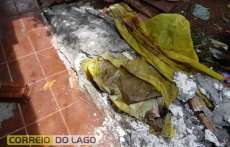 Corpo de mulher &eacute; encontrado concretado nos fundos de sua casa