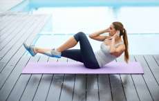 Veja como fazer abdominal para afinar a cintura