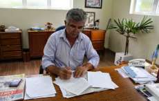 Palmital - Prefeito Darci assina termo de ades&atilde;o ao Mais M&eacute;dicos
