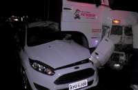 Homem morre em acidente entre carro e caminhão
