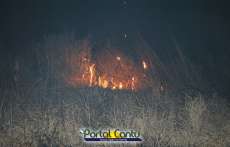 Laranjeiras - Bombeiros atendem incêndio ambiental de grandes proporções na marginal da 277