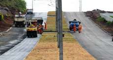Laranjeiras - Prefeitura continua asfalto do primeiro trecho da obra de pavimentação da Avenida Santos Dumont