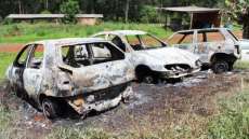 Carros da Unioeste s&atilde;o incendiados em ch&aacute;cara