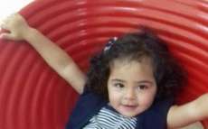 Menina fica em estado grave depois de ser atingida por port&atilde;o