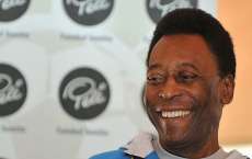 Pel&eacute; tem dificuldade para ficar de p&eacute; por causa de dores no quadril, diz jornal