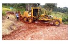 Guarania&ccedil;u - Prefeito vai a trecho, fiscaliza servi&ccedil;os e encara marmita com funcion&aacute;rios