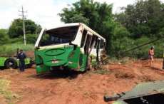 Acidente com &ocirc;nibus deixa um morto e 36 feridos no Paran&aacute;