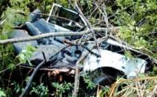 Dois homens morrem ap&oacute;s carro sair da pista