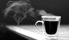 Segundo pesquisa, risco de morte aumenta com mais de 4 x&iacute;caras de caf&eacute;