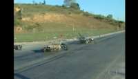 Logos após dar entrevista sobre perigo na estrada, motociclista sofre acidente - Assista