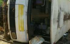 &Ocirc;nibus escolar tomba e deixa seis crian&ccedil;as feridas no Paran&aacute;