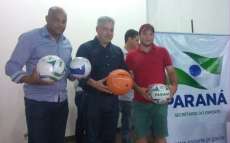Tr&ecirc;s Barras - Munic&iacute;pio recebe kits esportivos do Governo do Estado