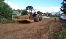 Pinh&atilde;o - Secretaria de Obras realiza manuten&ccedil;&atilde;o de ruas nos bairros Lindouro e Nossa Senhora Aparecida