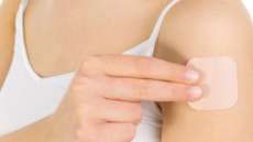 Conhe&ccedil;a pr&oacute;s e contras do adesivo contraceptivo