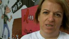 M&atilde;e de v&iacute;tima da Kiss diz que ainda bota prato na mesa para filha