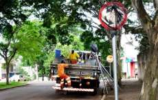 Laranjeiras - Prefeitura investe R$ 250 mil e inicia implantação de 676 placas de sinalização horizontal no centro e bairros