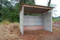 Palmital - Prefeitura inicia construção de novos abrigos para estudantes que utilizam o transporte escolar