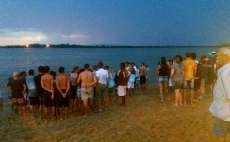 Barco com 14 pessoas vira em rio no Paran&aacute; e um adolescente est&aacute; desaparecido