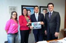 Laranjeiras - Obra da Feira do Produtor é apresentada ao deputado Sandro Alex em Brasília