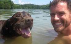 Americano leva cachorra com c&acirc;ncer terminal para viagem de &lsquo;despedida&rsquo;