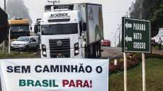 Motoristas mant&ecirc;m bloqueios; no Paran&aacute; protestos seguem no Oeste