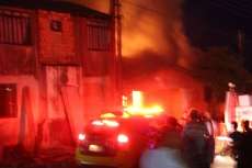 Laranjeiras - Incêndio no Presidente Vargas termina com quatro casas atingidas