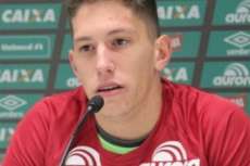 Goleiro segura o ar antes de pousar, mas chega a S&atilde;o Paulo sem susto