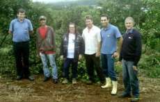 Cand&oacute;i - Equipe de Santa Catarina certifica pomares org&acirc;nicos na Ilha do Cavernoso