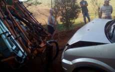 Cand&oacute;i - Passageira morre ap&oacute;s carro colidir com maquina agr&iacute;cola