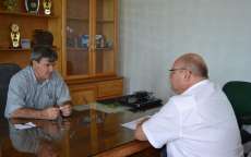 Pinh&atilde;o - Prefeito Odir recebe visita de representante do escrit&oacute;rio regional da COHAPAR