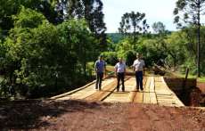 Cand&oacute;i - Ponte do Rio da Lage est&aacute; pronta; at&eacute; o final do ano ser&atilde;o 30 reconstru&iacute;das