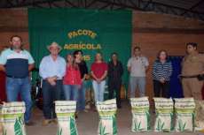Virmond - Pacote agr&iacute;cola 2015 foi entregue e beneficia mais de 200 produtores